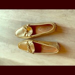 Gold leather mocassins Tods nwot